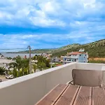 Picasso Cozy House